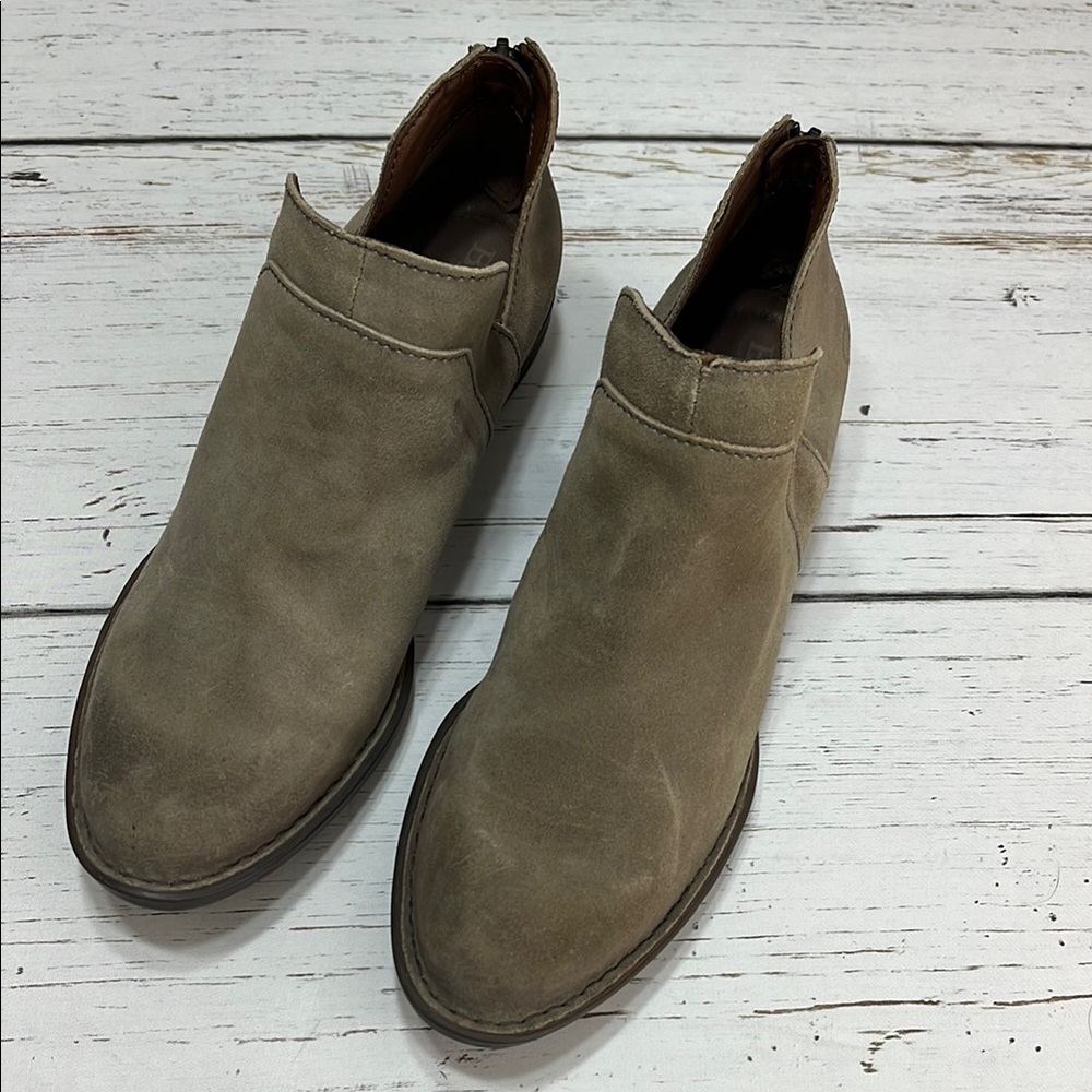 Men's 9 Born Tan Suede Booties